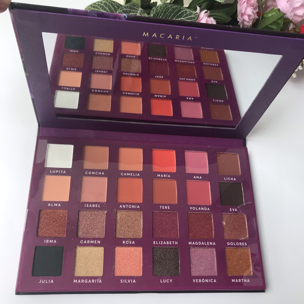 MACARIA SIEMPRE VIVA EYESHADOW PALETTE.